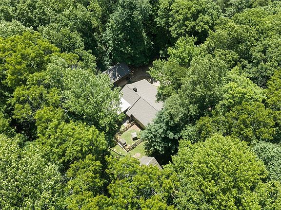 4th image of 688 Laurel Creek Road