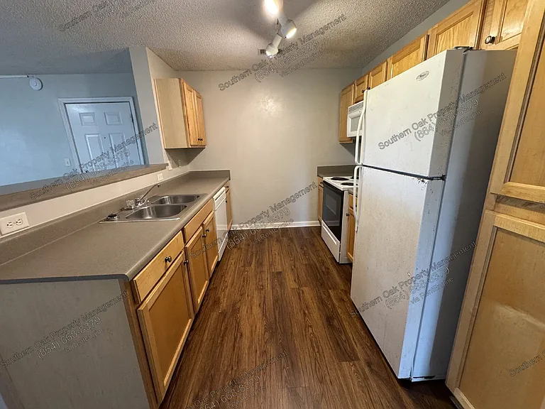 1123 Harts Ridge Dr — Photo 4