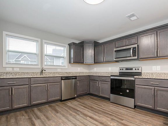 5th image of 2802 W Walnut St Unit 2