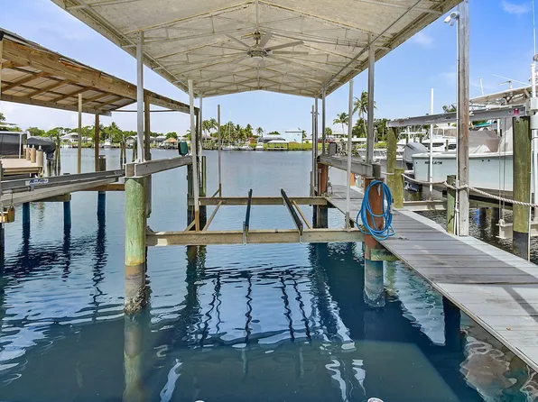 702 SE Adams Court, Port St Lucie, FL 34984
