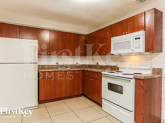 5th image of 2230 SW 47th Ave