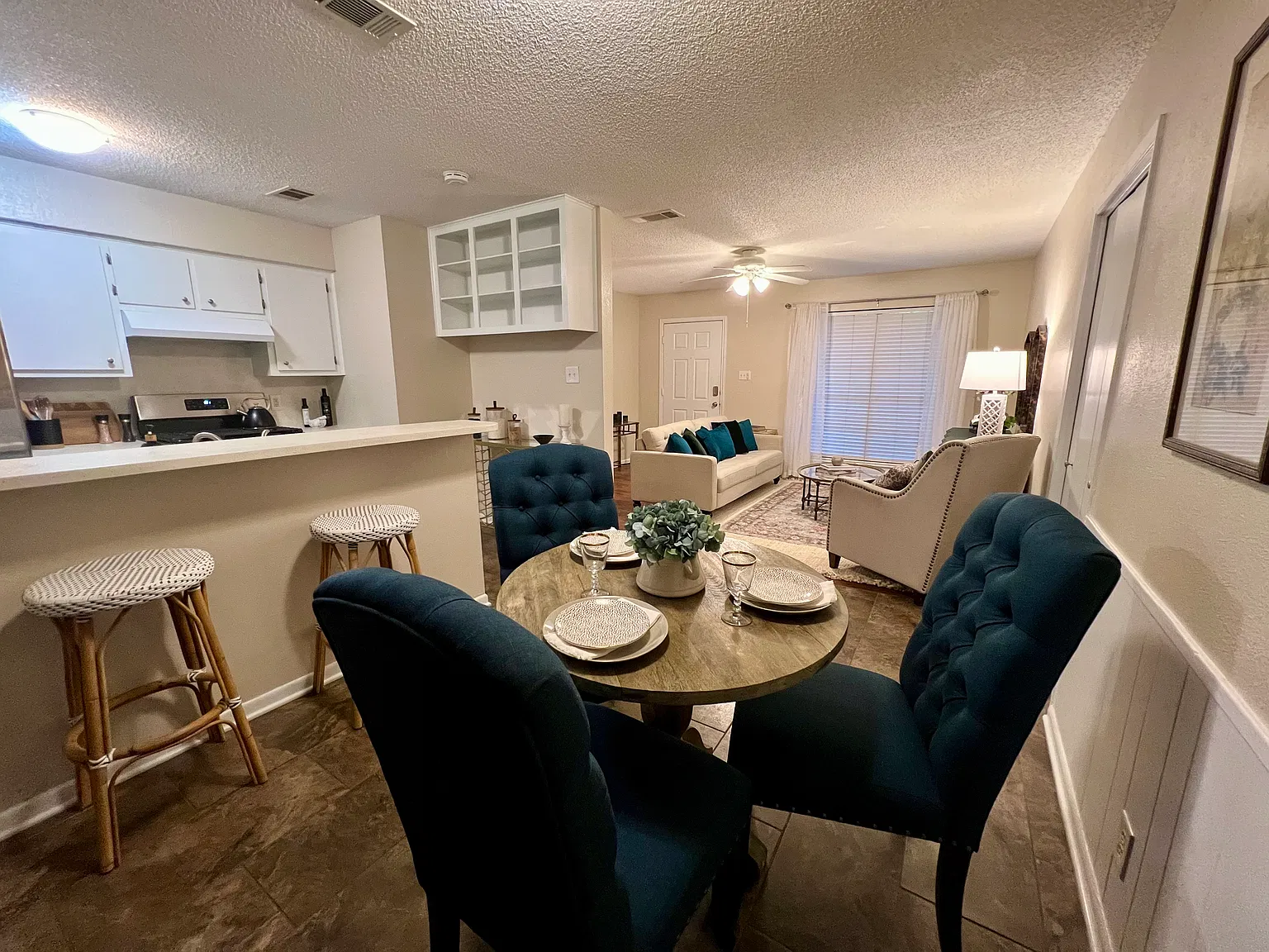 2 bed, 1000 sqft, $1,500 — Photo 4