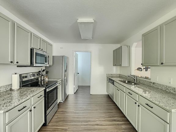 3rd image of 12512 Campana Dr