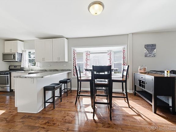 5th image of 213 W School St