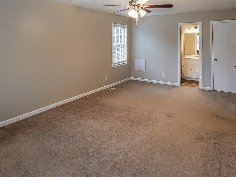 107 Cedar Creek Ct — Photo 12