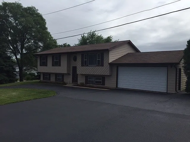 24485 W Oak St photo 1