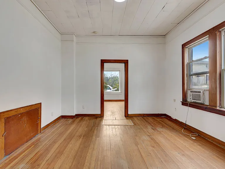Peak Apartments — Photo 10