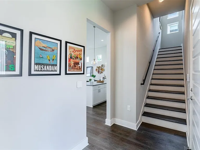 6025 Seville Dr — Photo 30