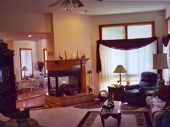 3rd image of 1605 W Danaher St