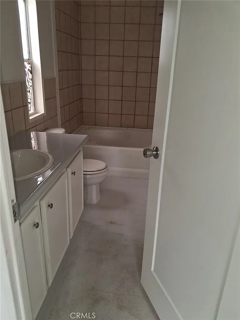 3 bed, 1152 sqft, $2,995 — Photo 4