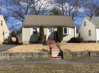 135 Breckwood Blvd, Springfield, MA 01109