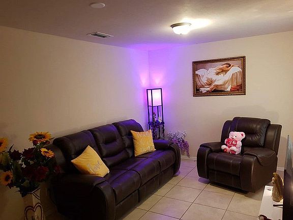 2nd image of 612 E 12th St #614
