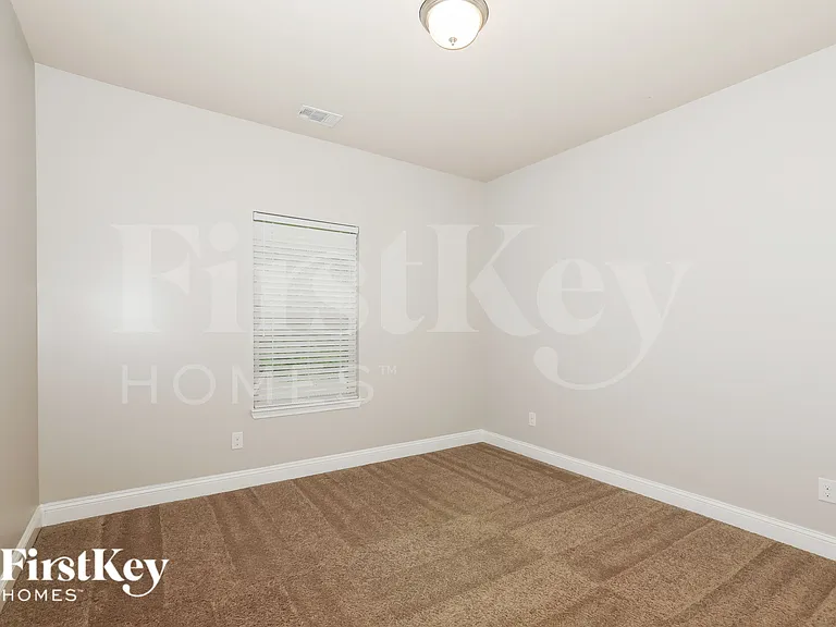 1000 Yorkshire Dr — Photo 16