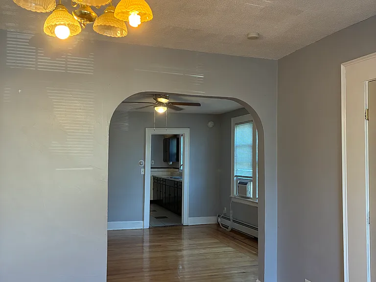 257 Sheffield Ave — Photo 2
