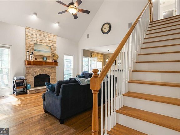 5th image of 920 Huntcliffe Dr