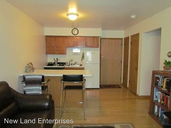 3rd image of 1945 N Oakland Ave APT 05