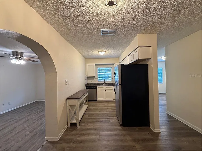 1740 W Walnut St — Photo 10