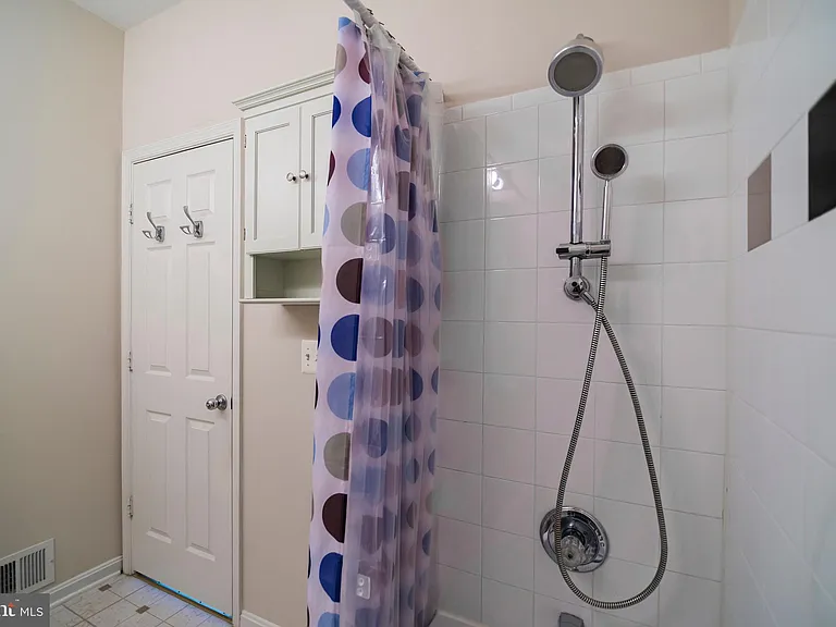 21785 Jarvis Sq — Photo 35