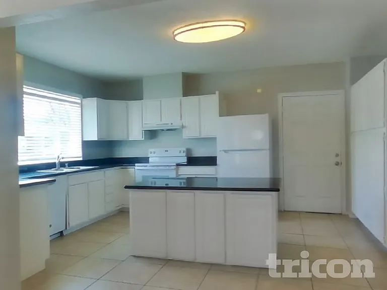 573 Laurel St — Photo 6