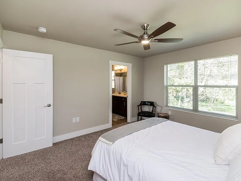 Suncrest — Photo 28