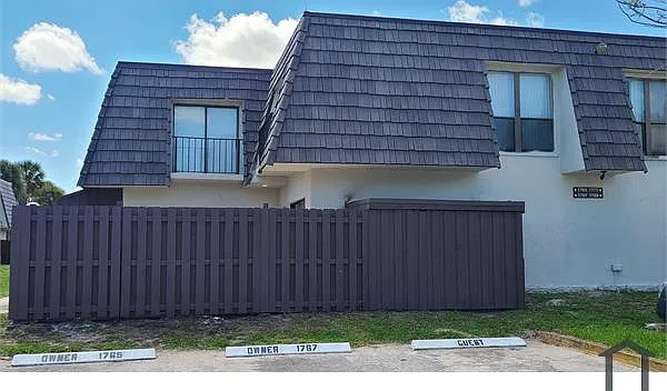 3 bed, 2000 sqft, $3,000 — Photo 2