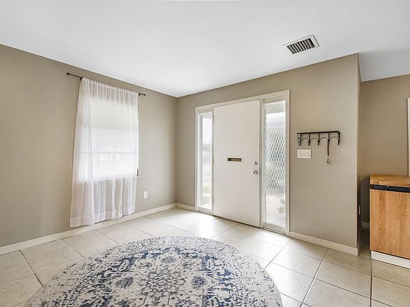 4th image of 180 Andora St