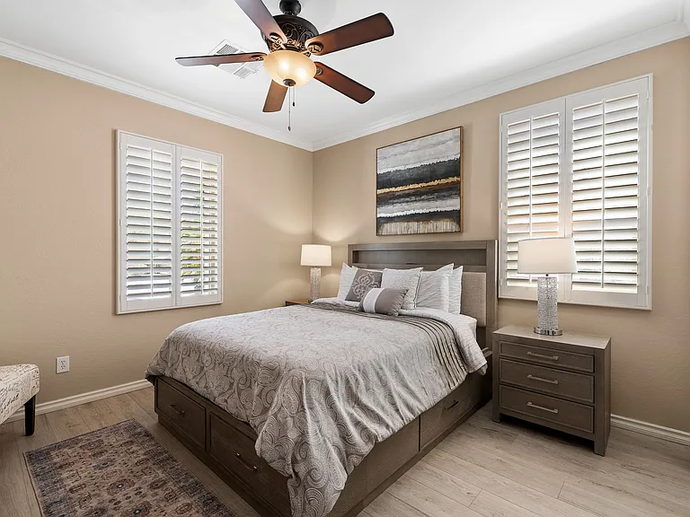 1732 E Vesper Trl — Photo 15