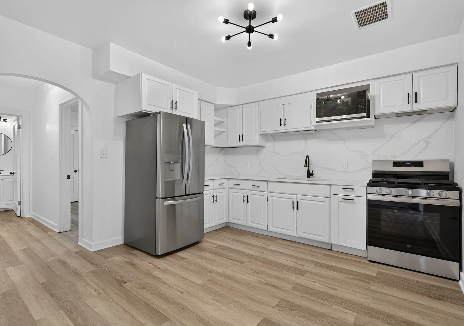 2 bed, 900 sqft, $850 — Photo 2
