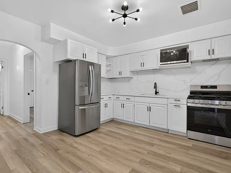 705 Washington St #2F — Photo 2