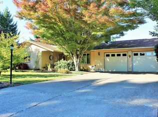 28021 Edgewater Dr, Eugene, OR 97402