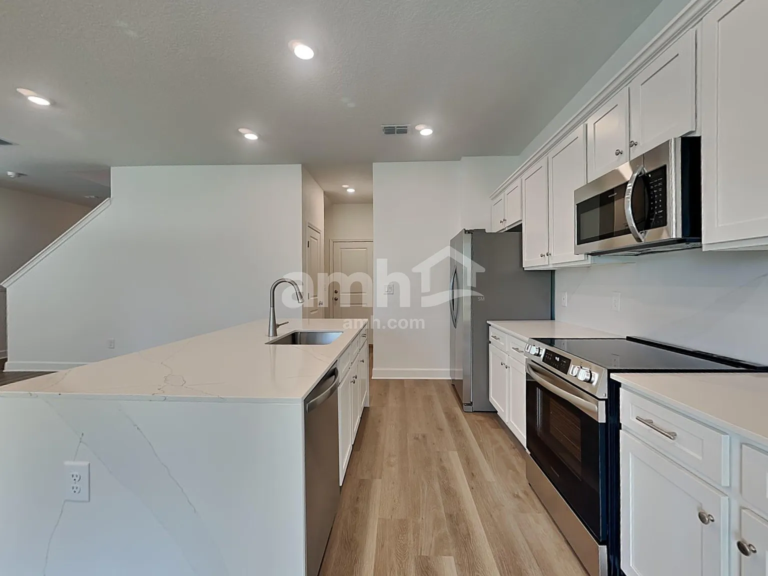 4 bed, 2.5 bath, 1977 sqft, $2,490 — Photo 4