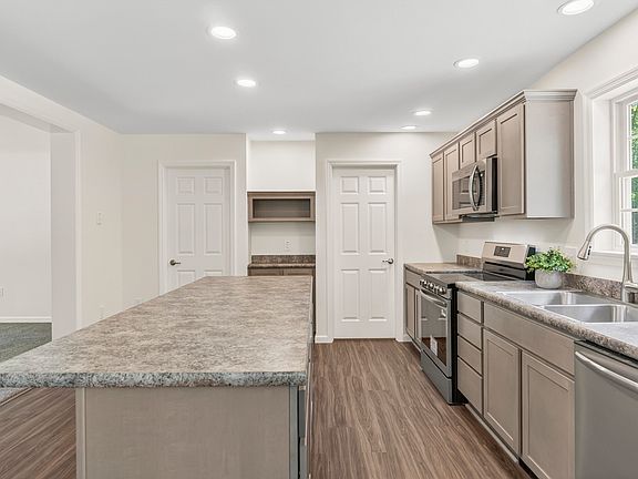 5th image of 47 Evergreen Drive