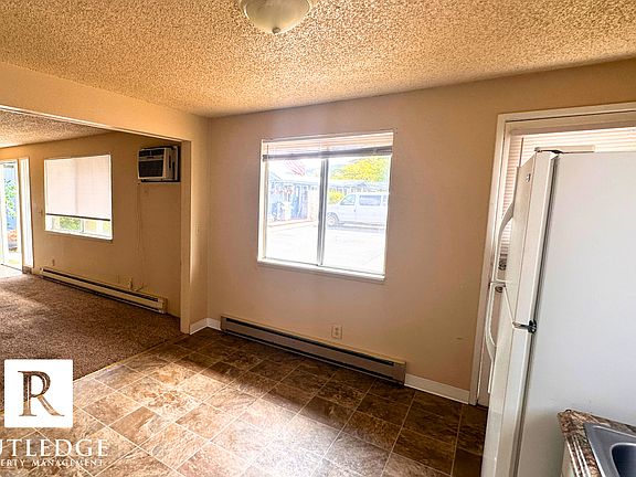 4th image of 2250 Crater Lake Ave #1