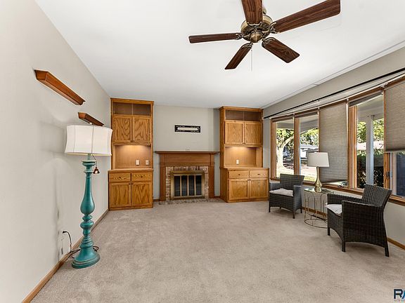 3rd image of 2701 S Holly Ave