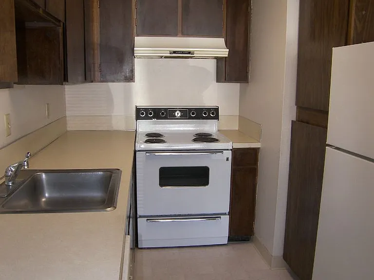 8775 SW Locust St #1-14 — Photo 3