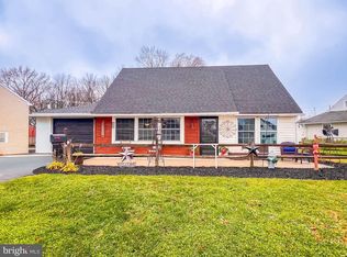 19 Cobalt Ridge Dr N, Levittown, PA 19057