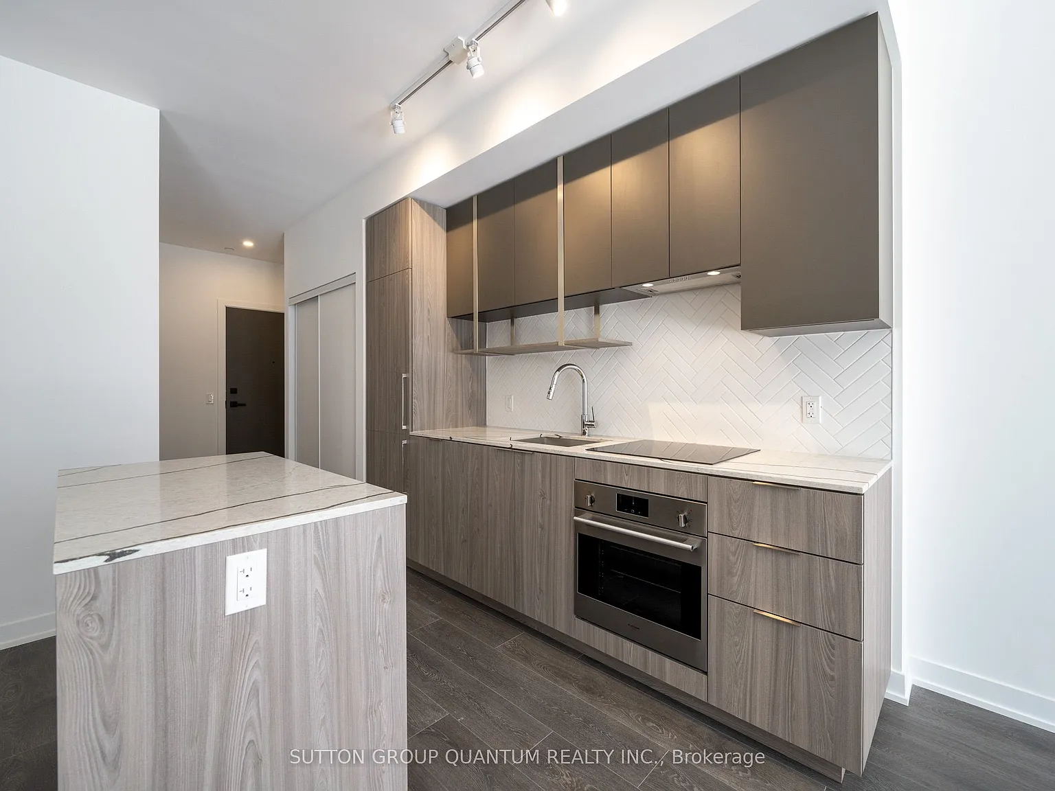 The Azura Condominiums — Photo 3