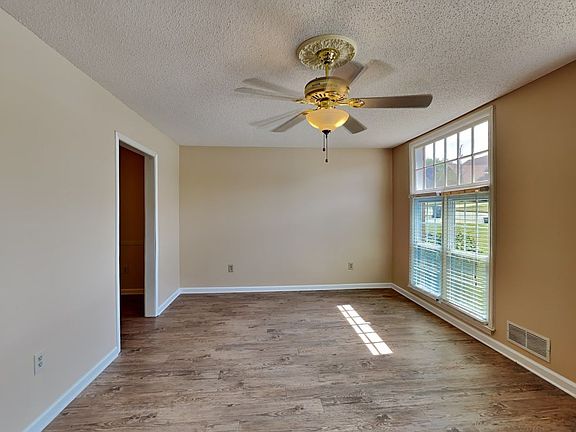 5th image of 2805 Oak Meadow Dr