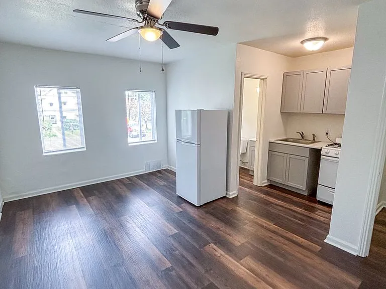 332 SW Topeka Blvd — Photo 23