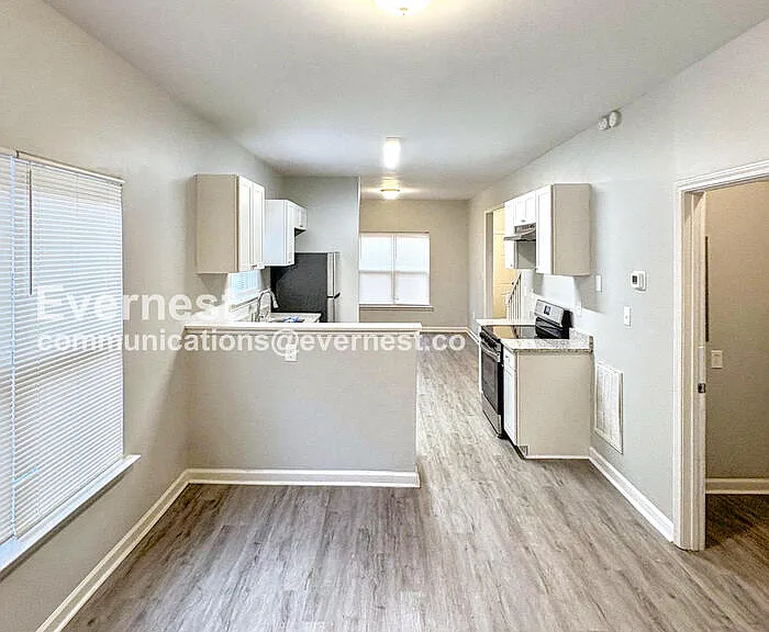 2001 Chicago Ave NW — Photo 8