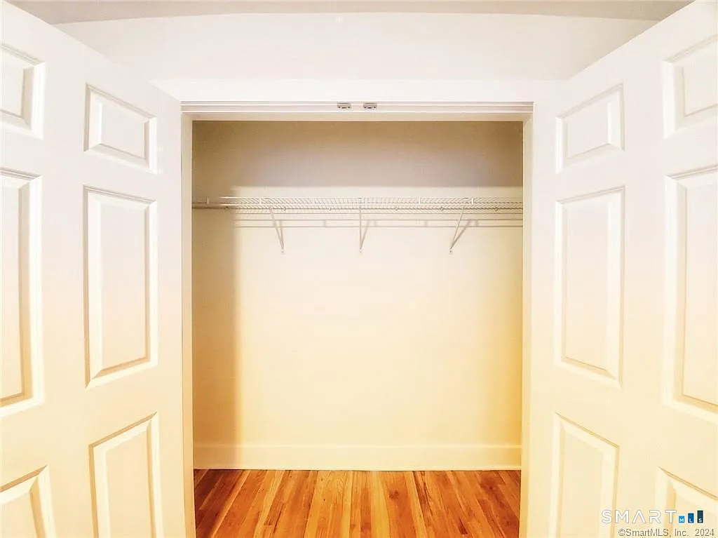2 bed, 2.0 bath, 1350 sqft, $2,995 — Photo 4