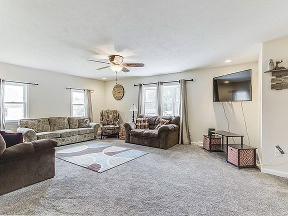 2nd image of 3017 Oak St