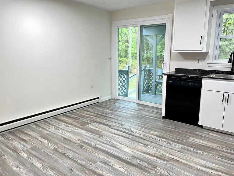 30 Emerald Dr #L — Photo 4