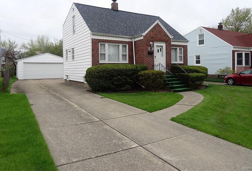 1st image of 272 Lowell Rd