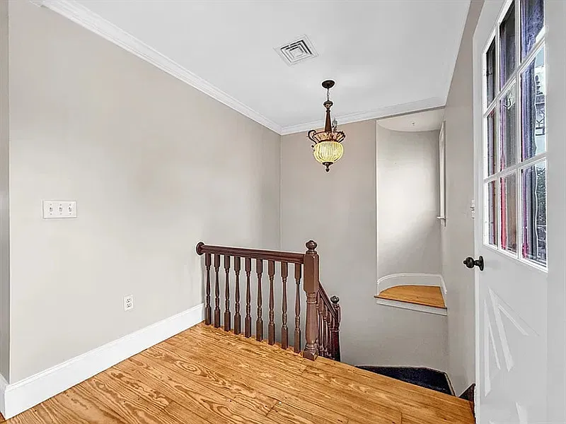 2 bed, 1.0 bath, 914 sqft, $1,764 — Photo 3