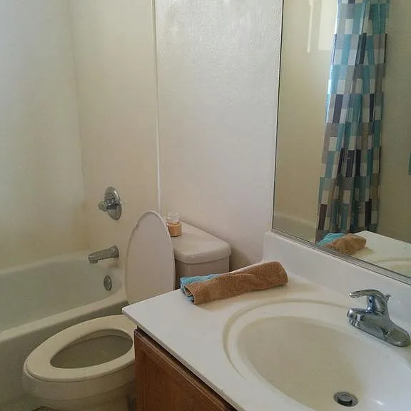 4224 E Lee St — Photo 1
