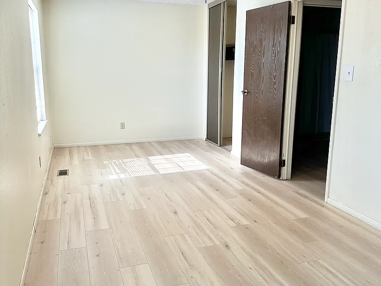 2305 N Grand Ave #B — Photo 21