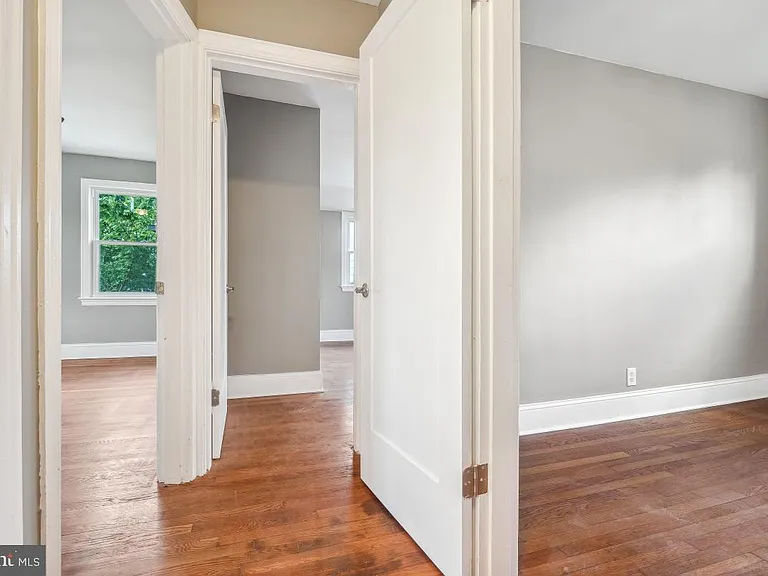 2615 Otis St NE — Photo 33