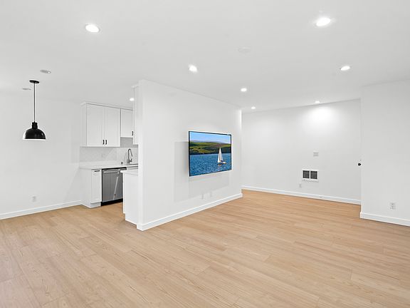 4th image of 23901 Civic Center Way #126B