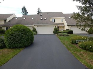 13 Standish Dr, Glenmont, NY 12077